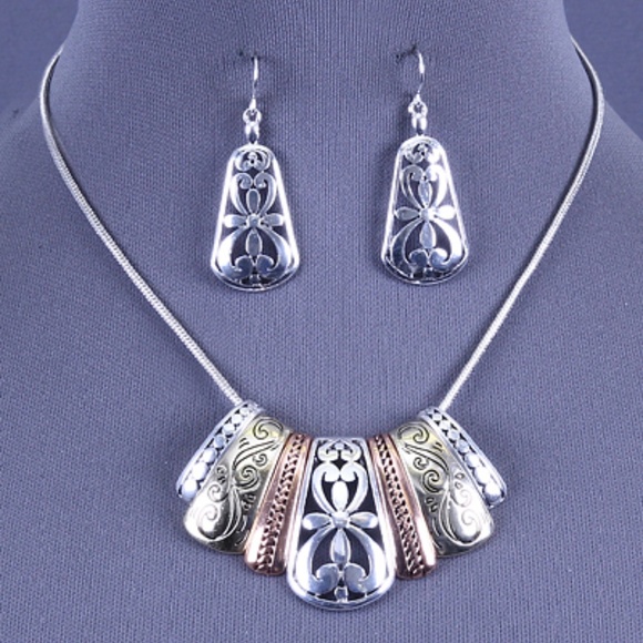 Jewelry - Three-Tone Fashion Bib Necklace Set